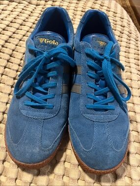 Gola Men’s Blue Suede Low-Top Sneakers with Gray Stripes
